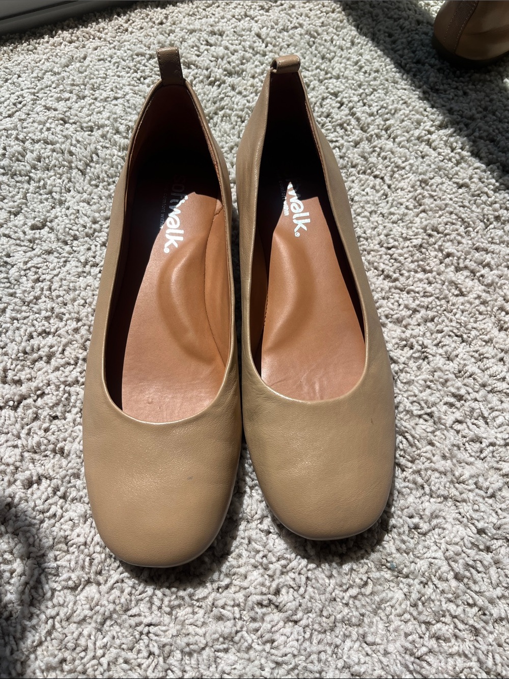 SoftWalk Women's Beige Leather Slip-On Flats 9 Narrow - Picture 2 of 6